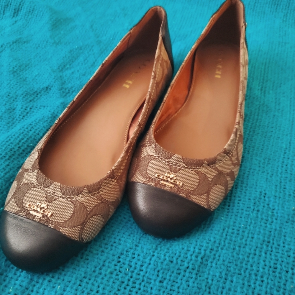 NWOT Coach Chelsea ballet flats